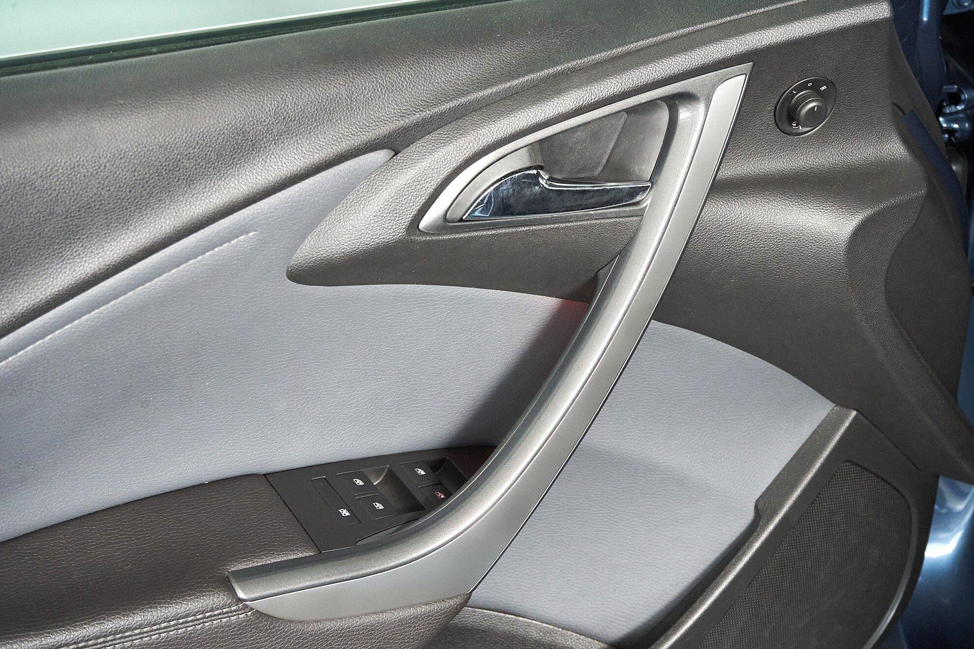 Opel Astra 2014, синий