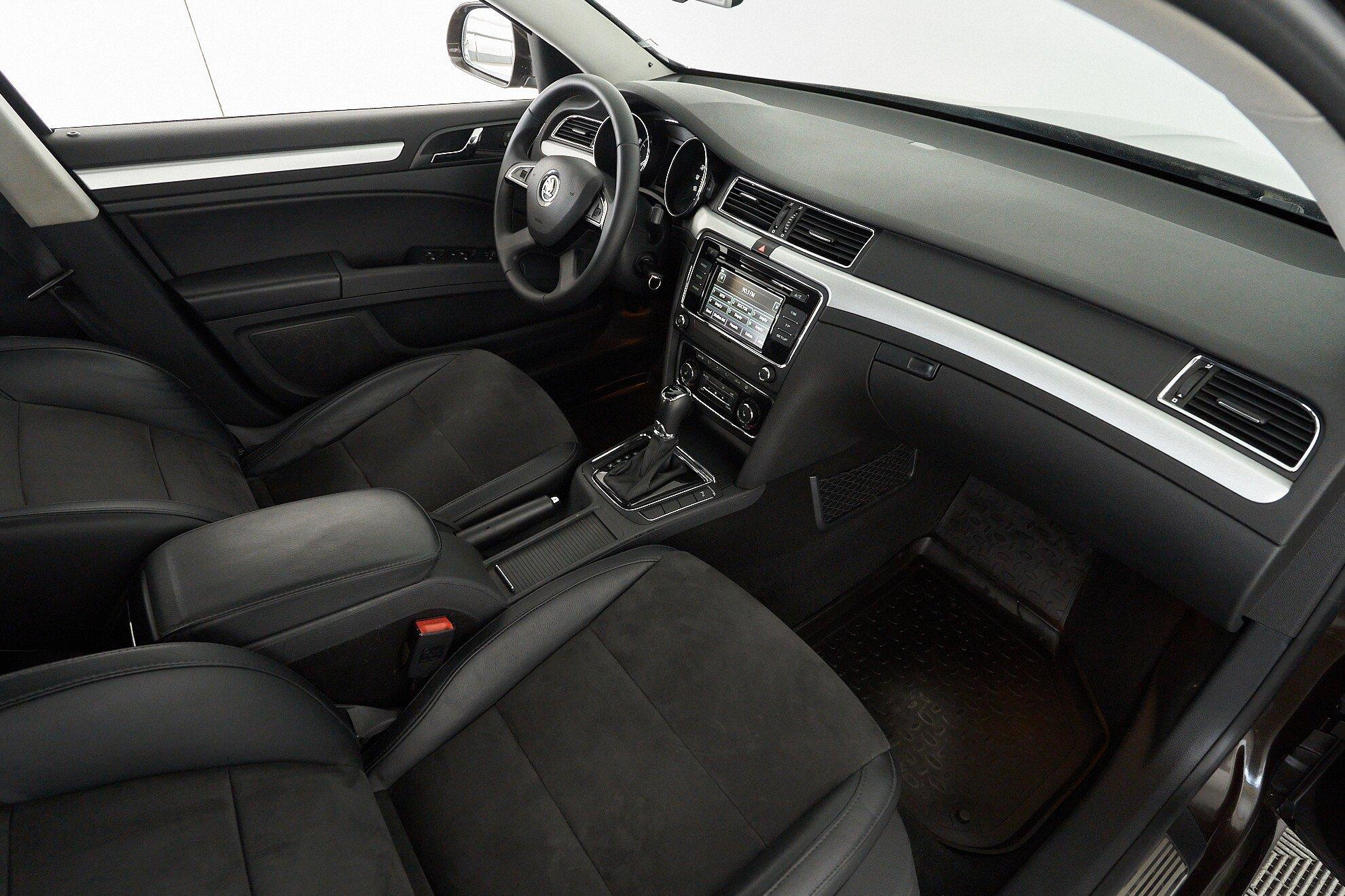 Skoda Superb 2014, коричневый