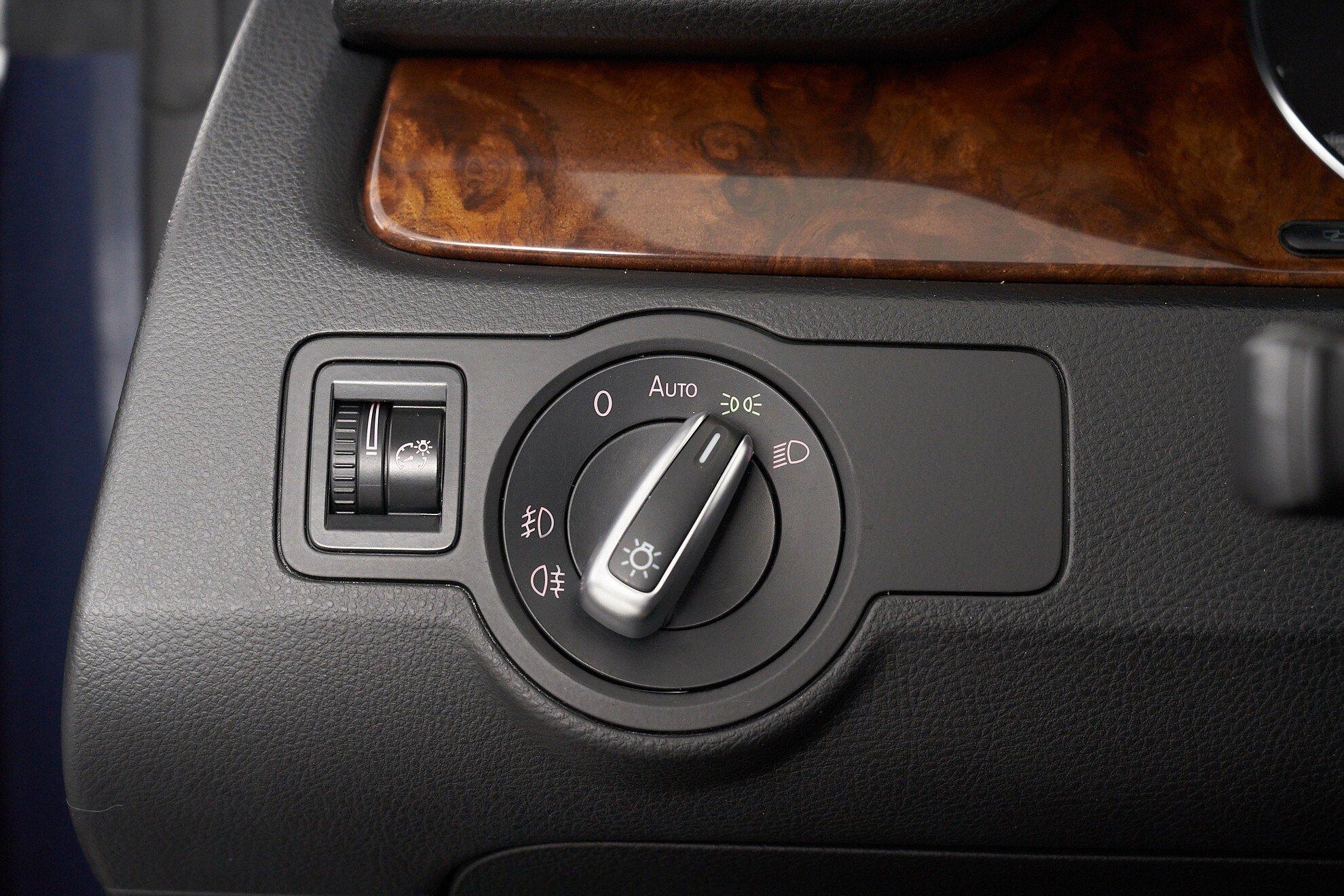 Volkswagen Passat CC 2011, синий