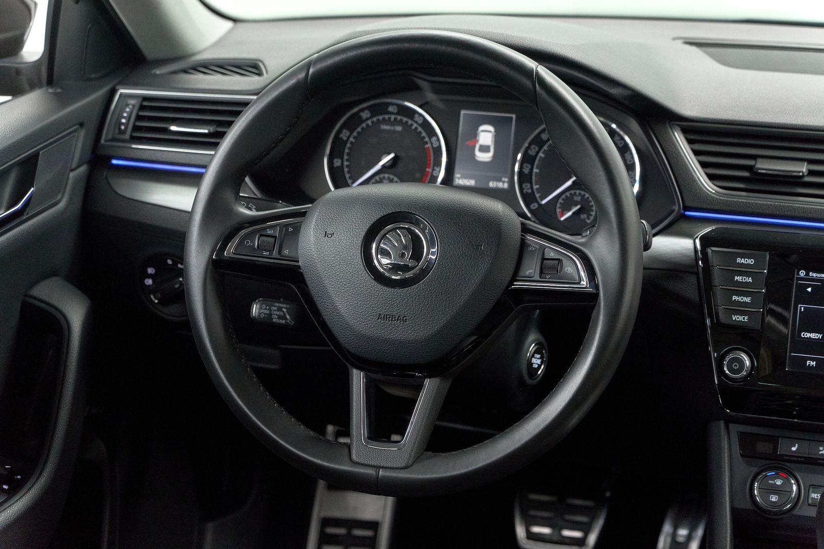 Skoda Superb 2017, коричневый