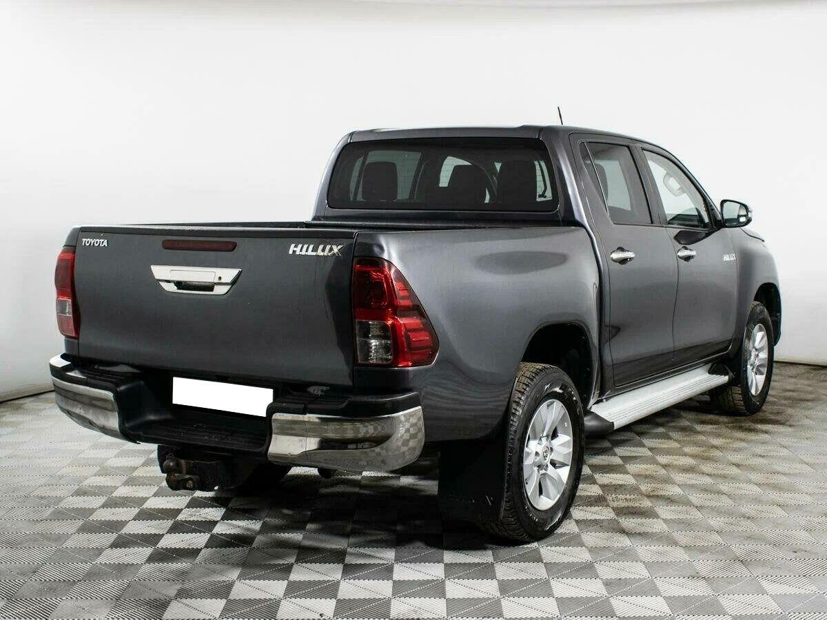 Toyota Hilux 2017, серый