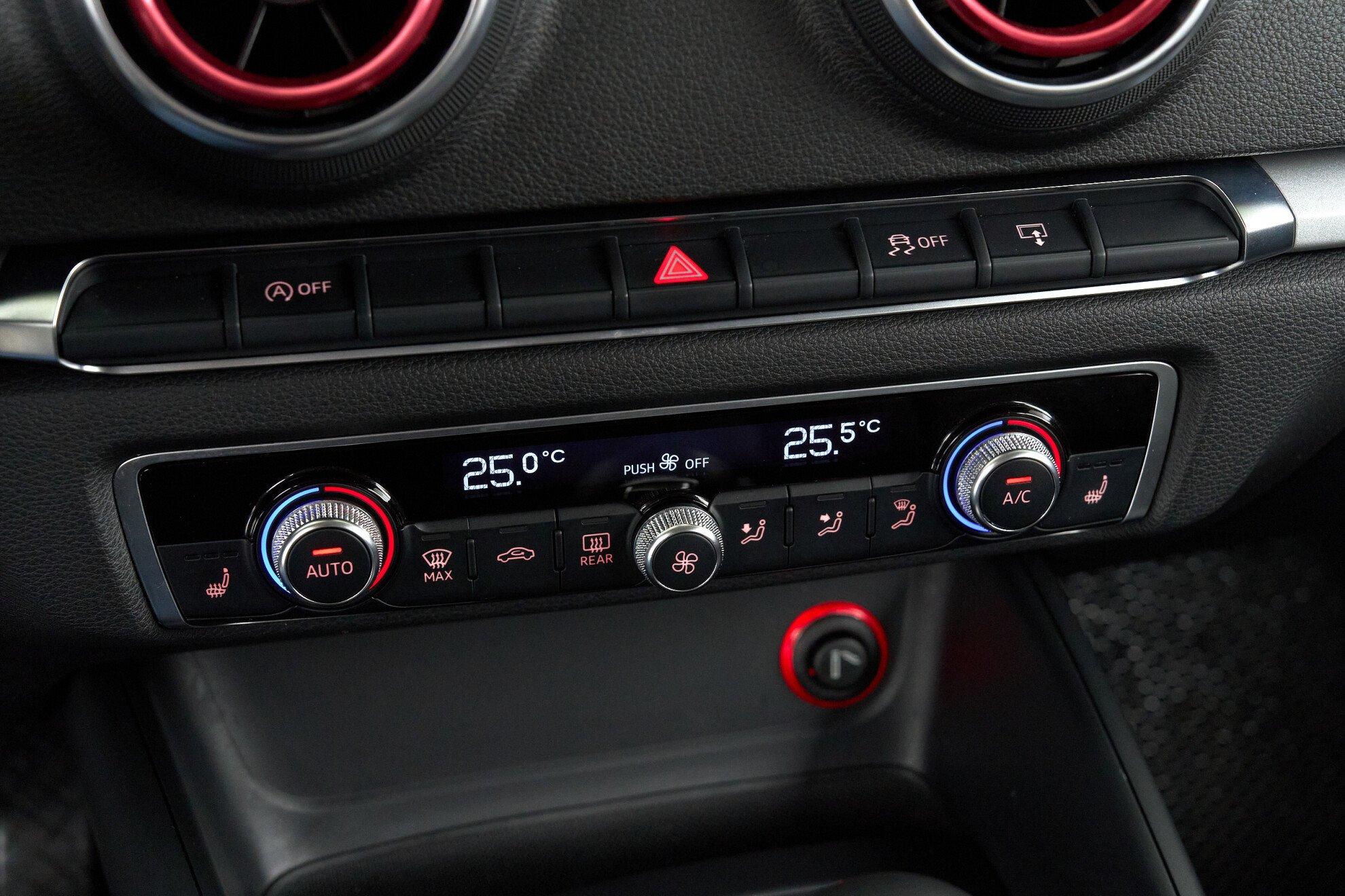 Audi A3 2016, белый