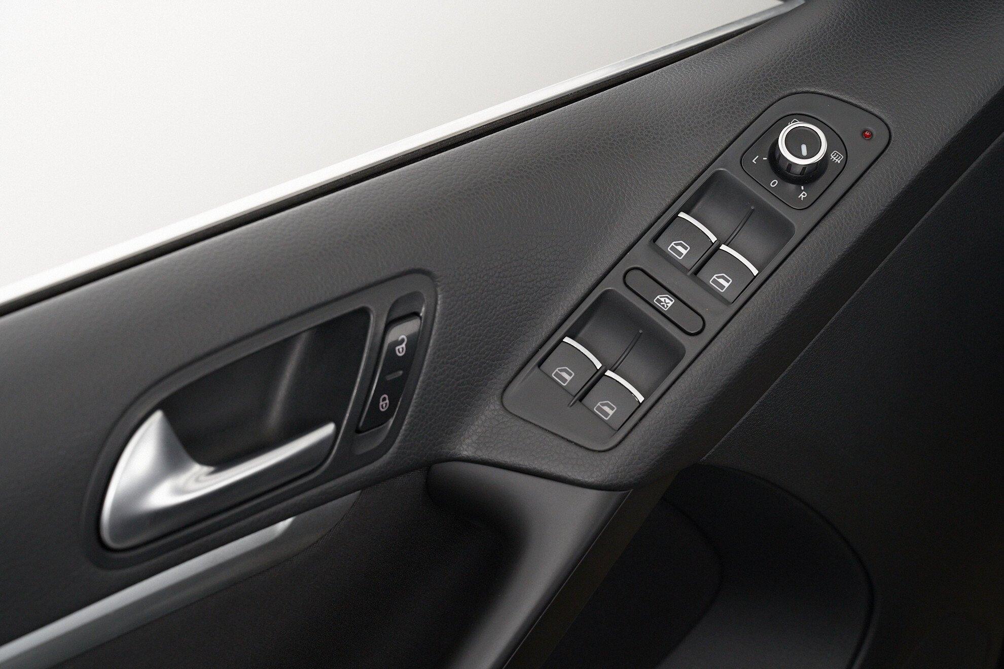 Volkswagen Tiguan 2015, белый