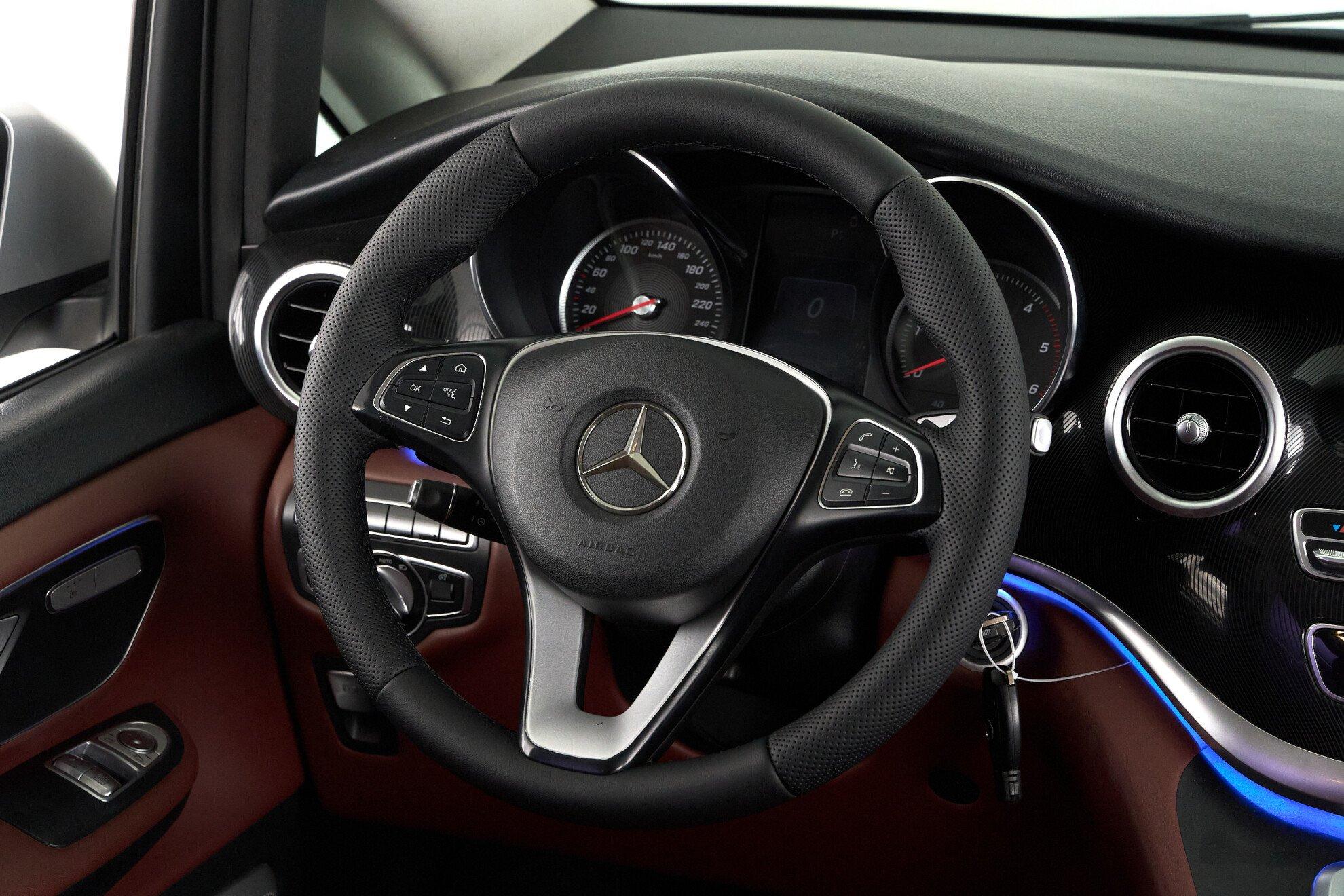 Mercedes-Benz V-Класс 2017, серебряный