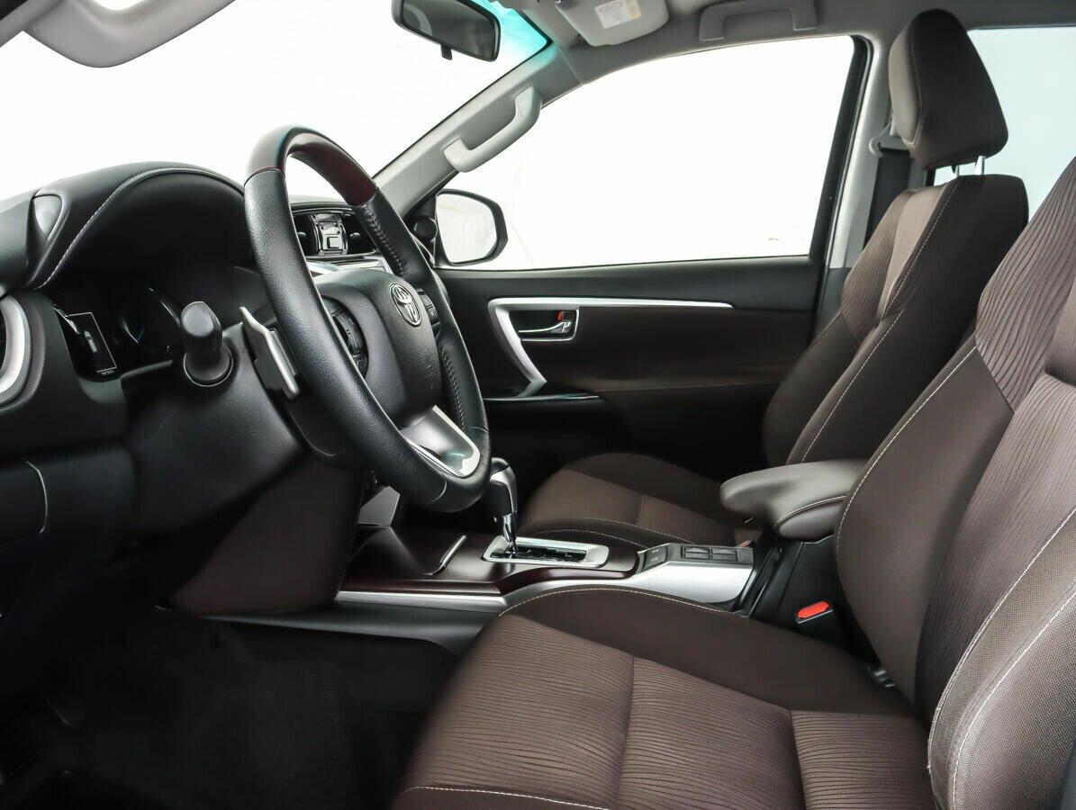 Toyota Fortuner 2020, черный