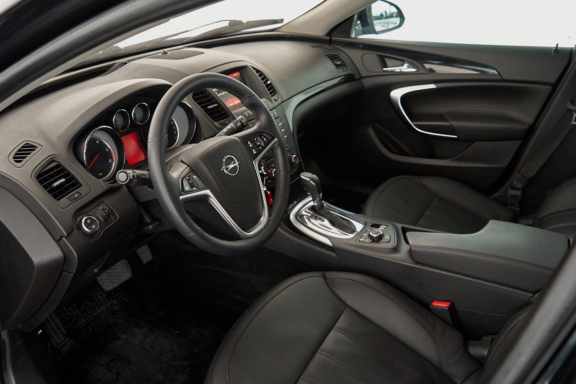 Opel Insignia 2013, черный