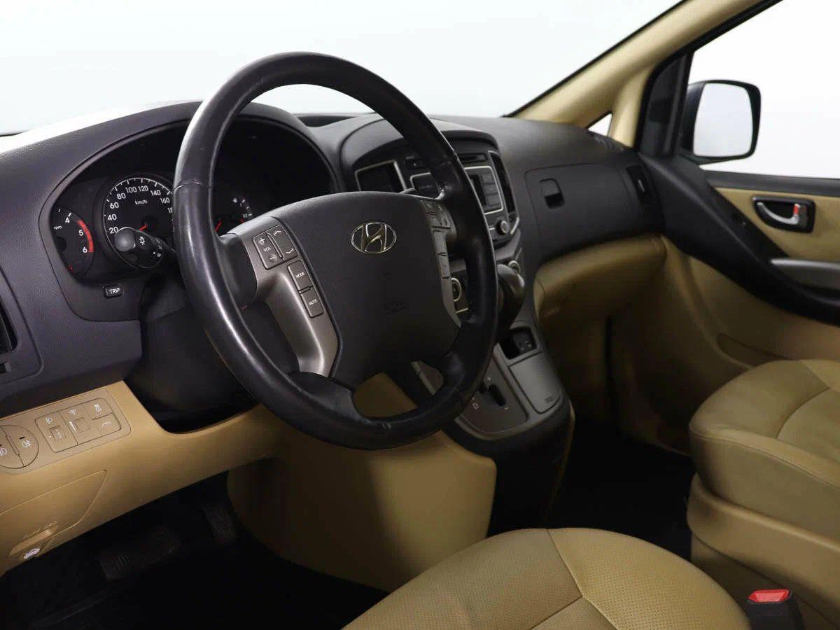 Hyundai H-1 2016, белый