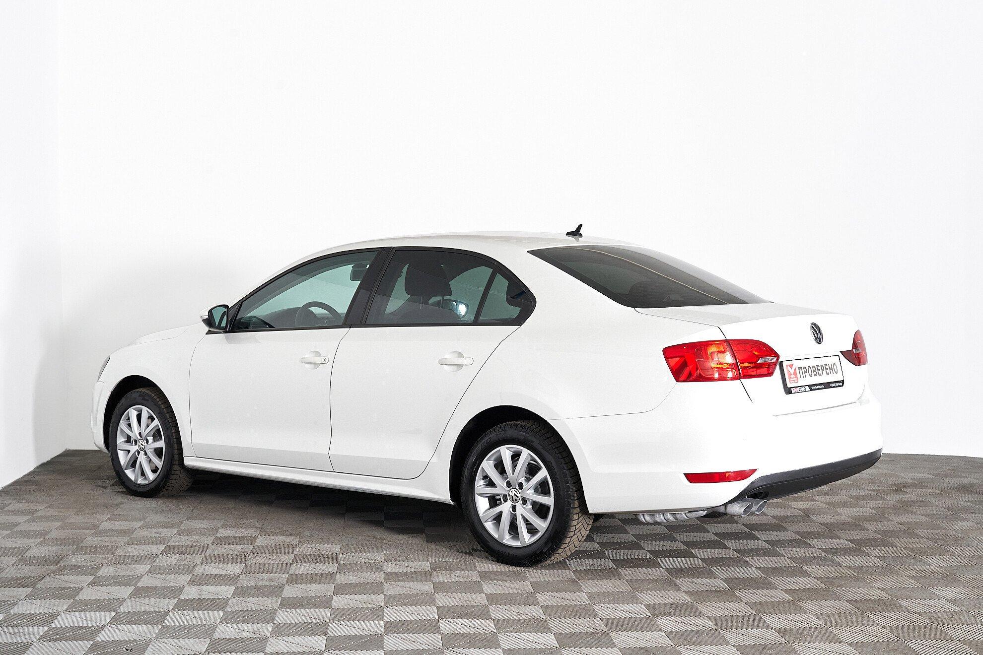 Volkswagen Jetta 2013, белый