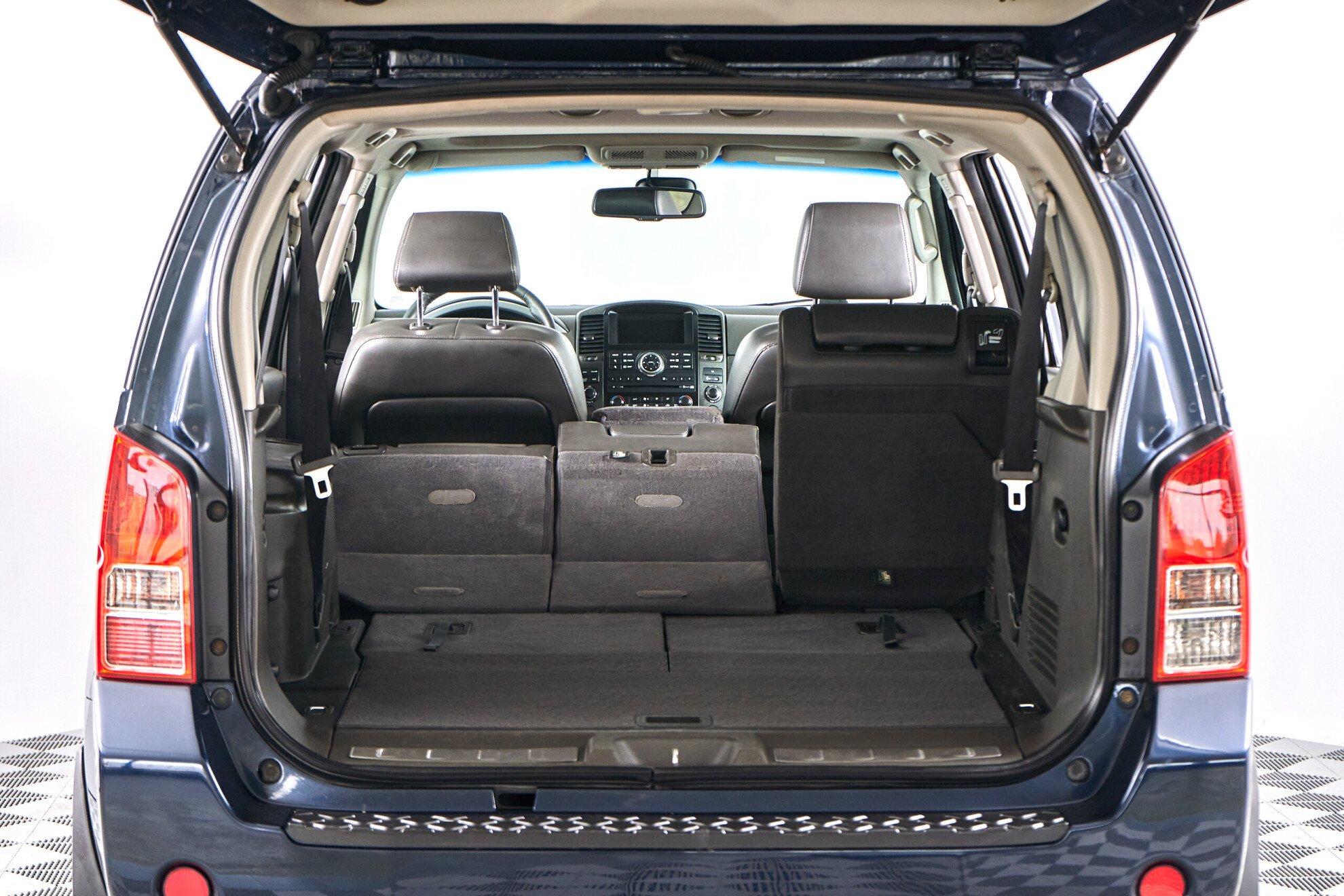 Nissan Pathfinder 2013, синий