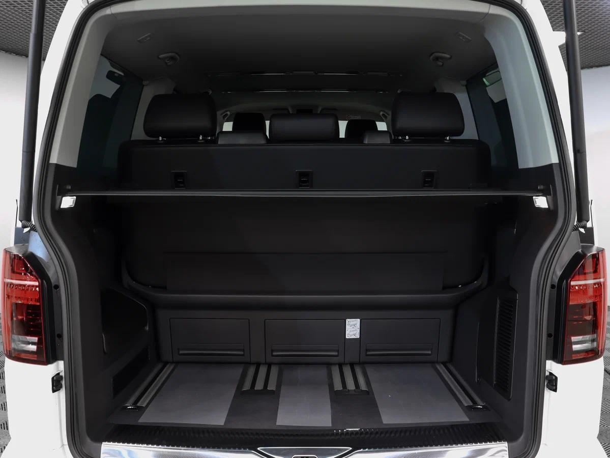 Volkswagen Multivan 2021, белый