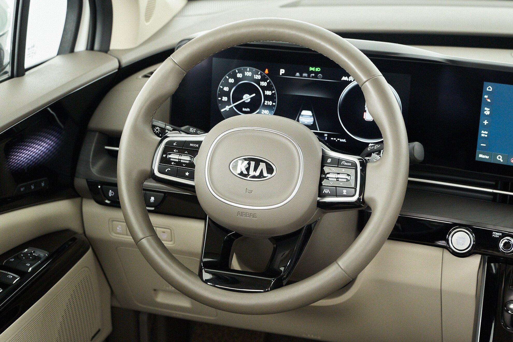 Kia Carnival 2023, белый