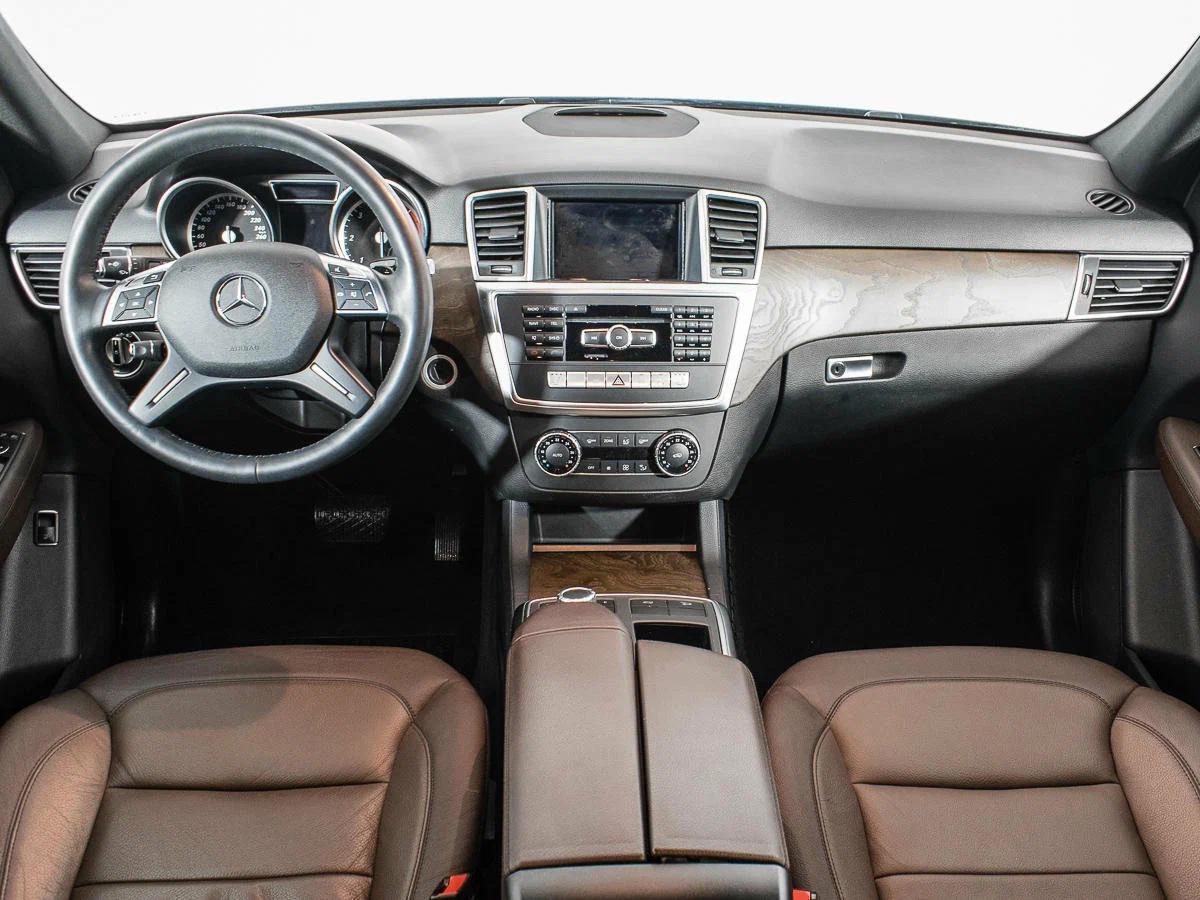 Mercedes-Benz M-Класс 2013, коричневый