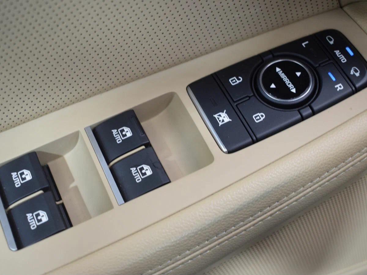 Genesis G80 2018, серый