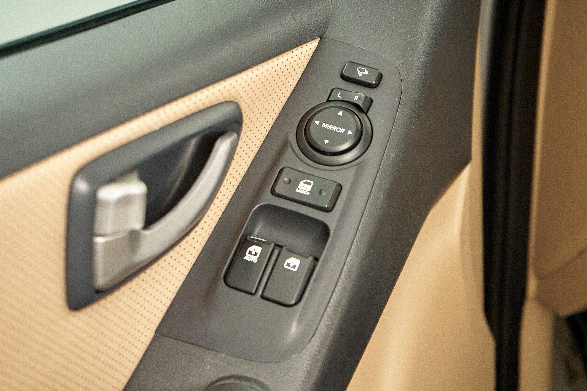 Hyundai Grand Starex 2012, серебряный