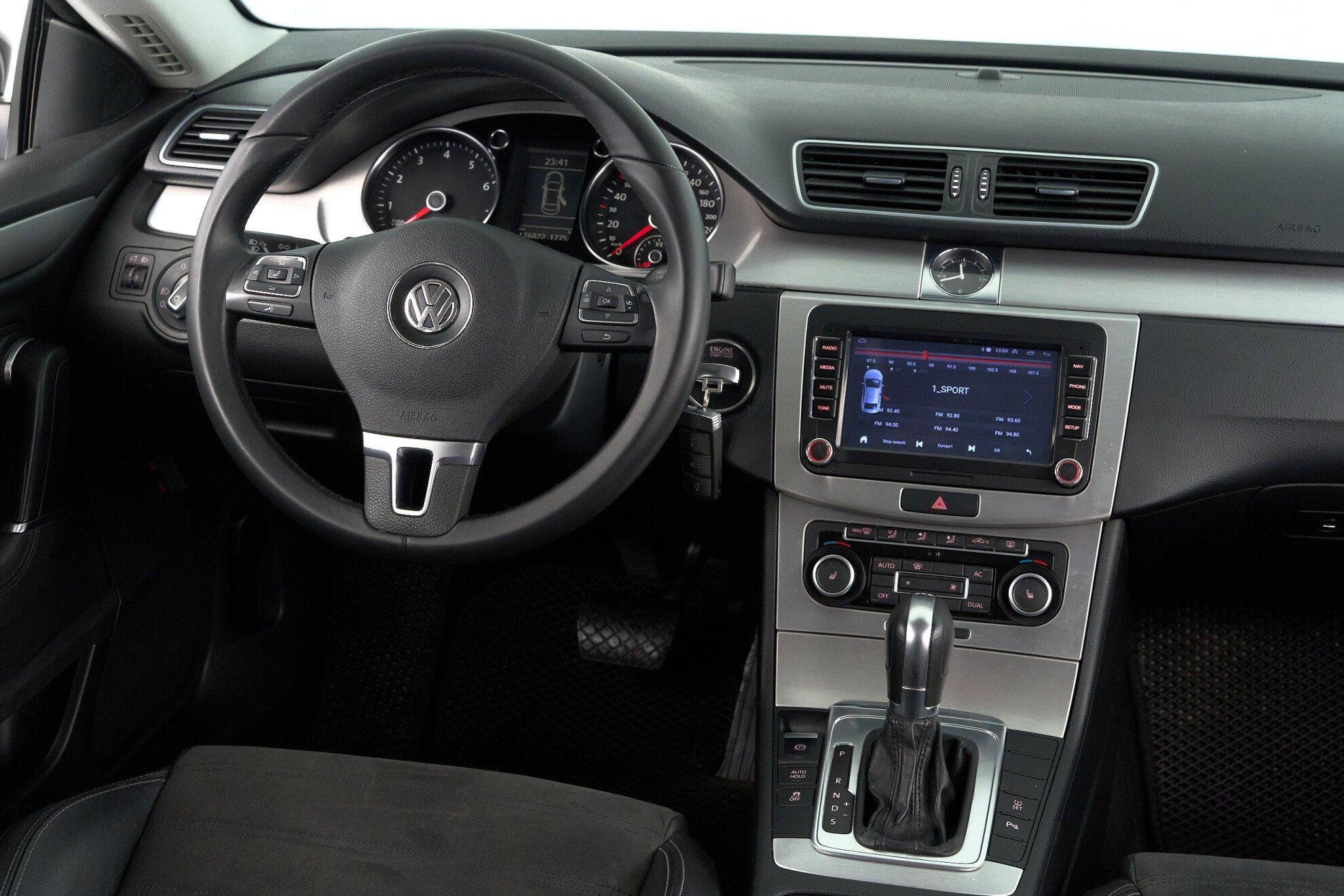 Volkswagen Passat CC 2011, серый