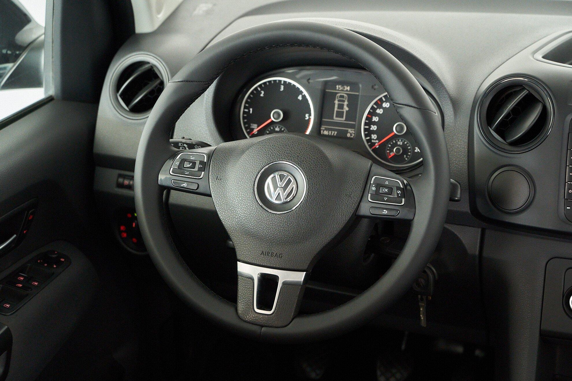 Volkswagen Amarok 2013, черный