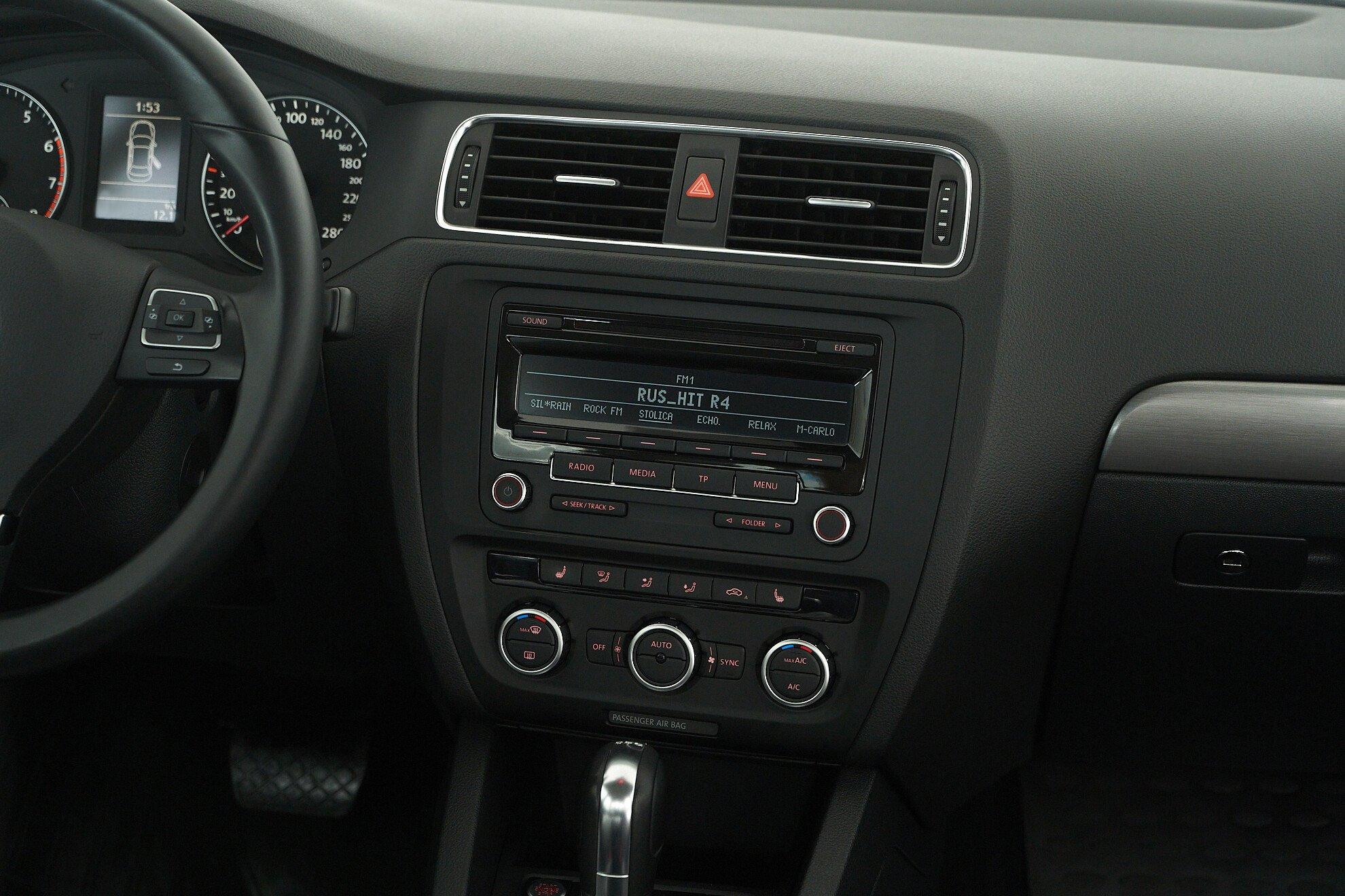Volkswagen Jetta 2012, коричневый