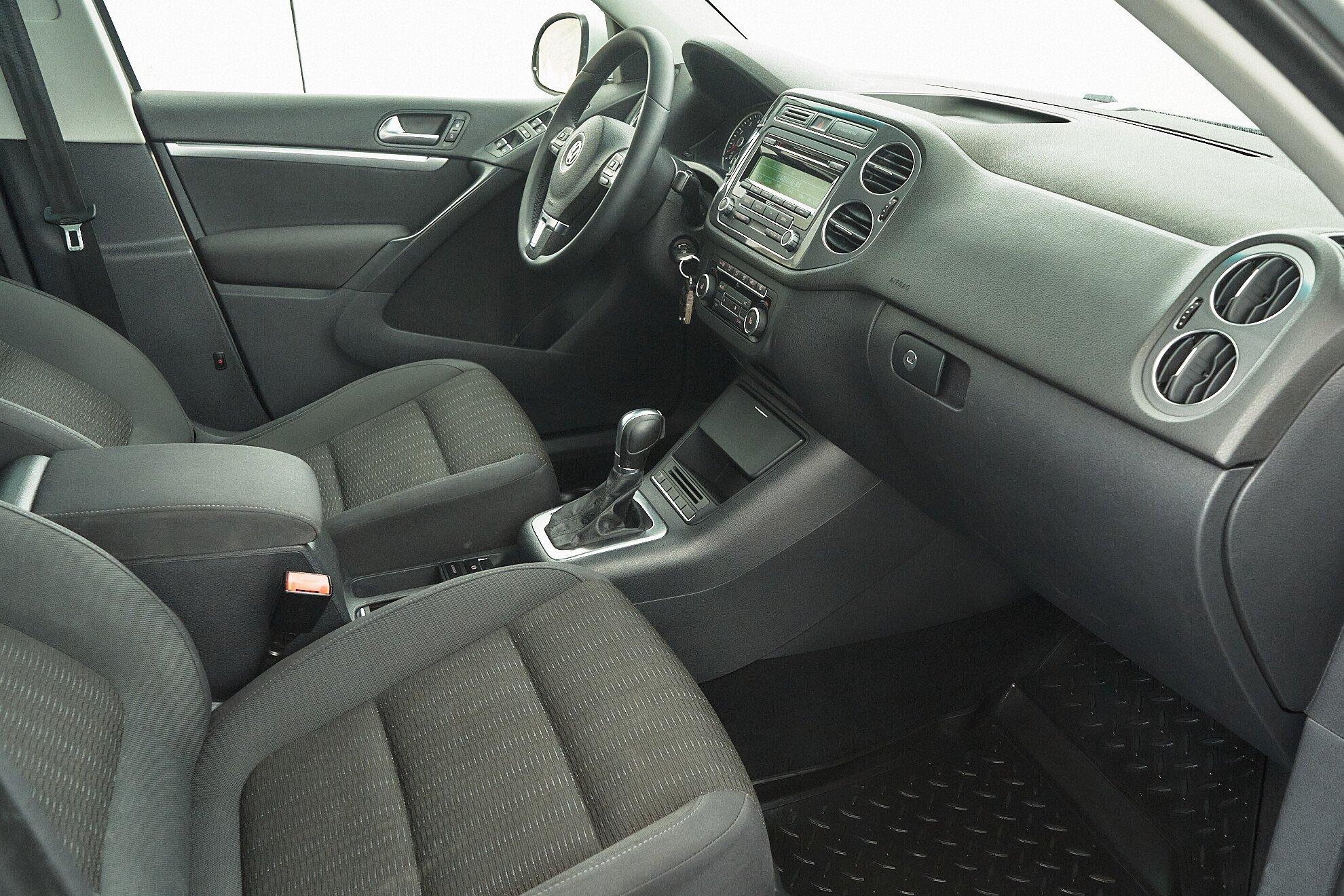 Volkswagen Tiguan 2014, серебряный
