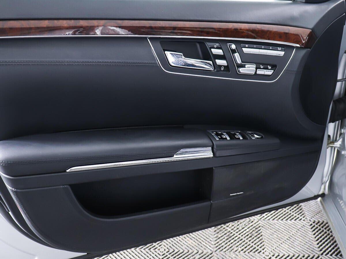 Mercedes-Benz S-Класс 2011, серебряный