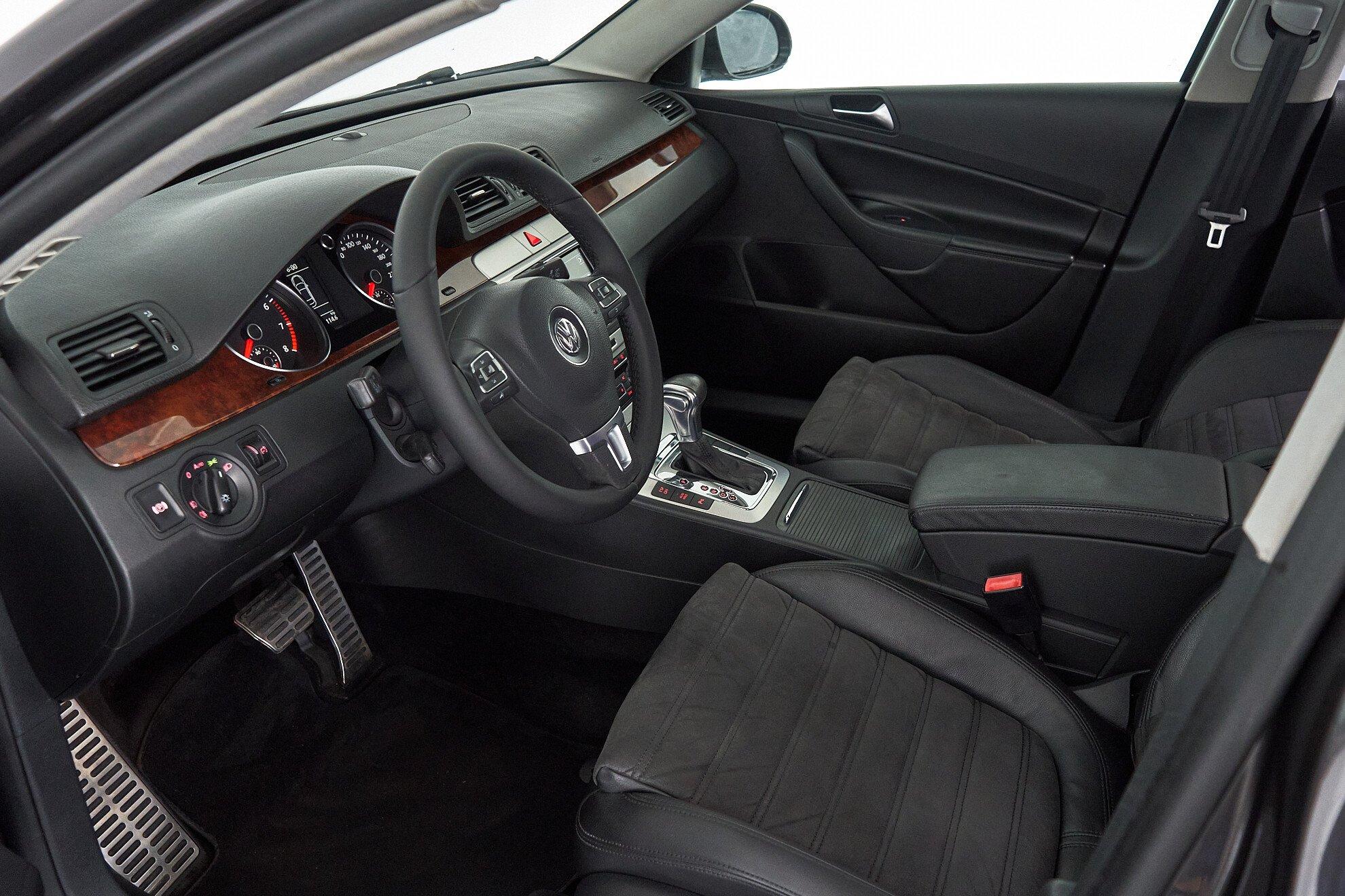 Volkswagen Passat 2010, коричневый