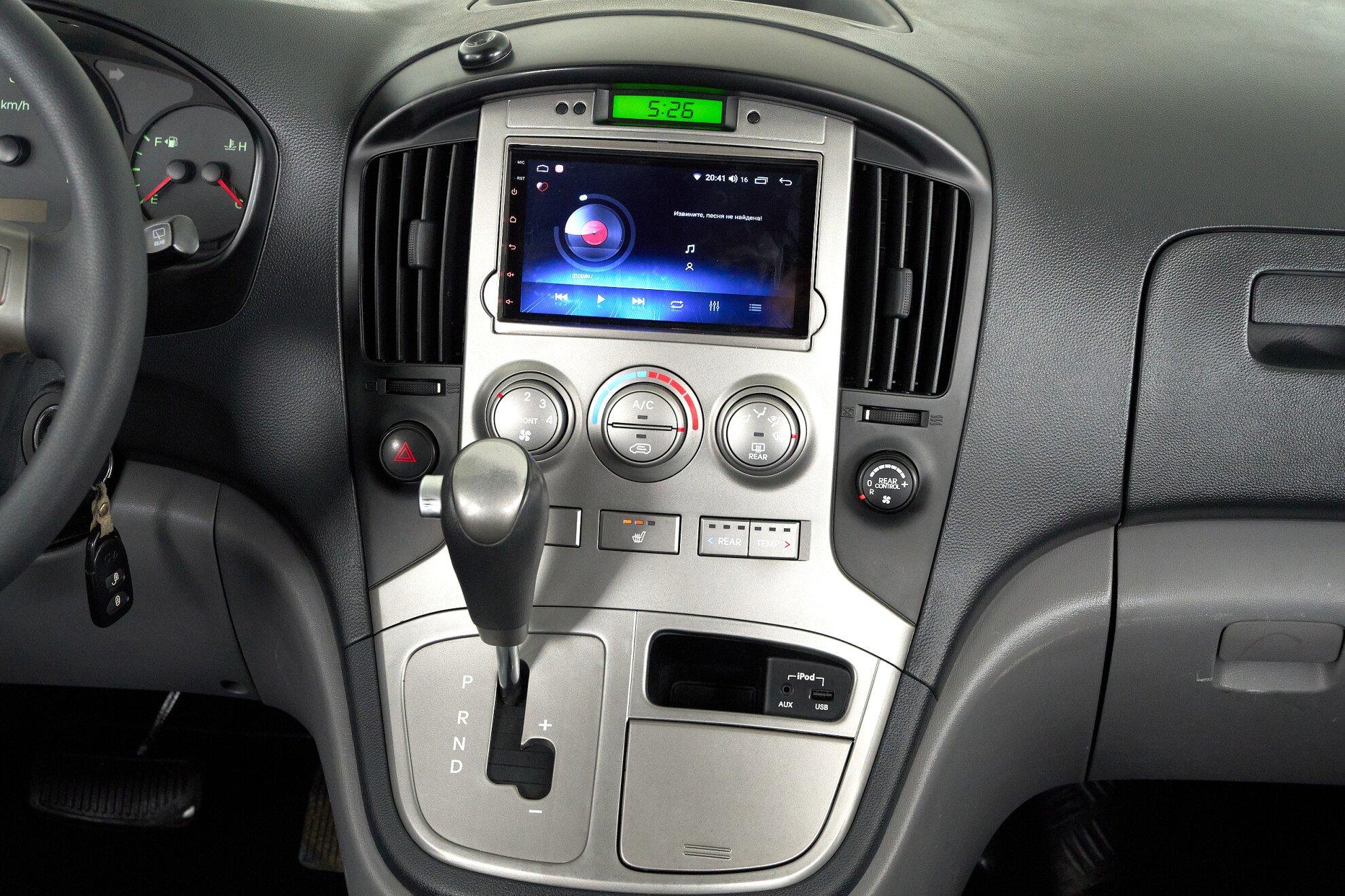 Hyundai Grand Starex 2013, серебряный