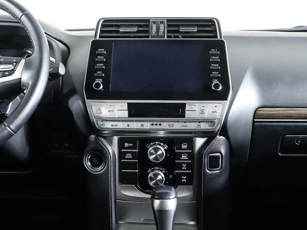 Toyota Land Cruiser Prado 2023, белый