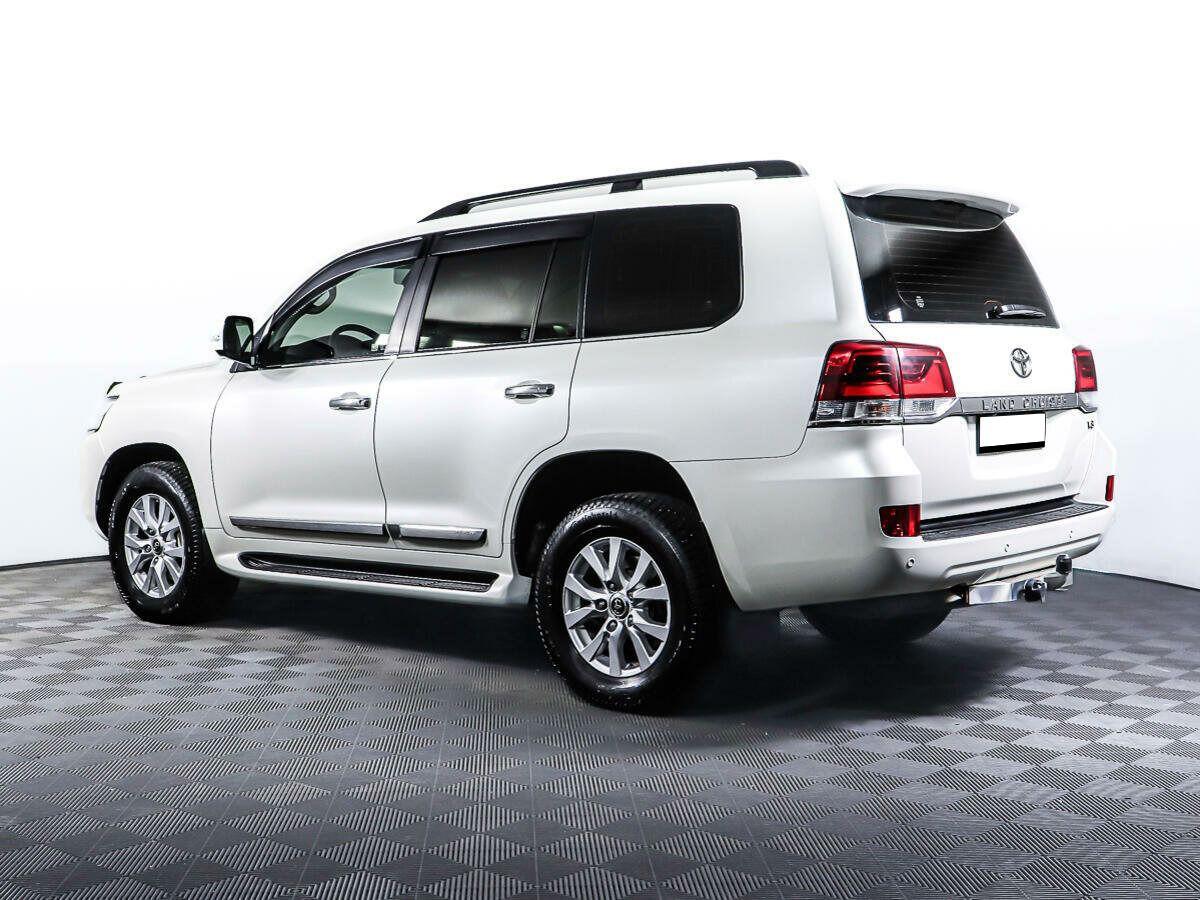 Toyota Land Cruiser 2018, белый