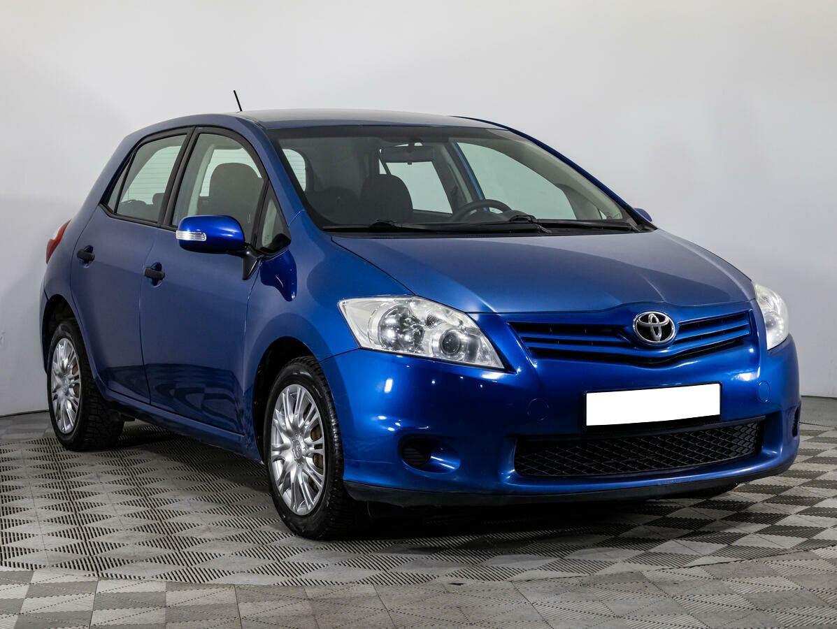 Toyota Auris 2012, белый