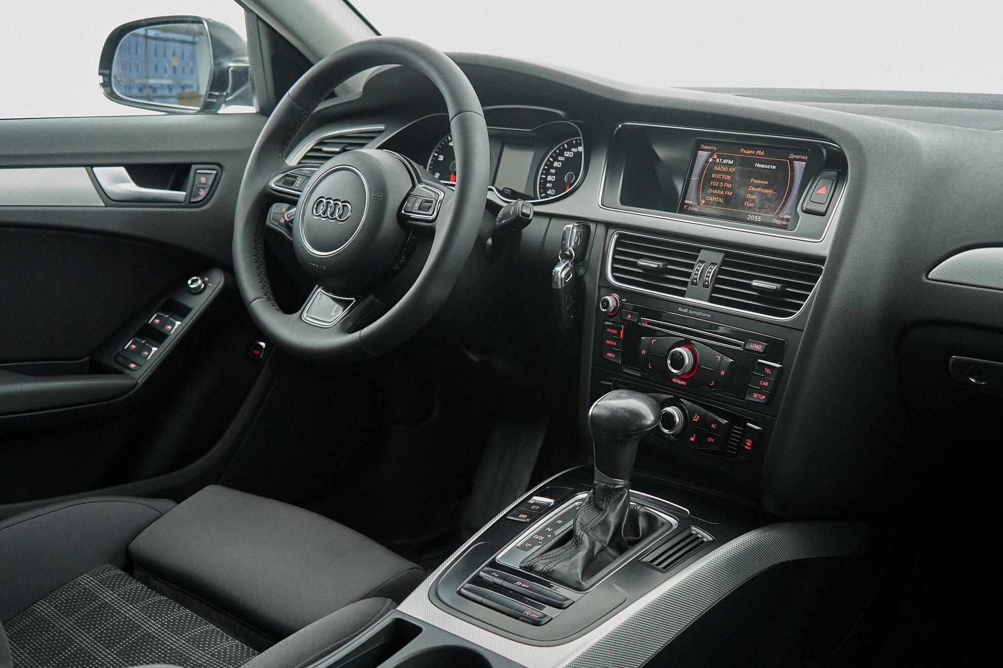 Audi A4 2014, черный
