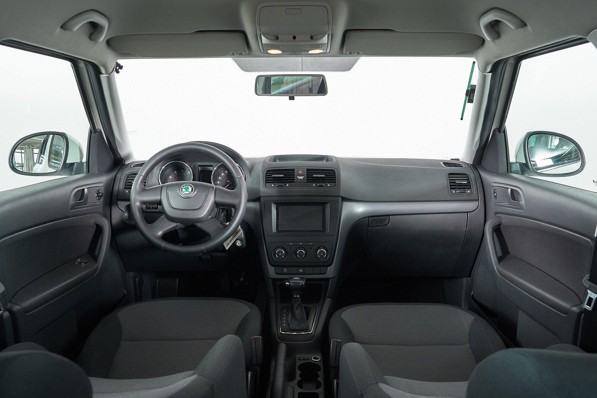 Skoda Yeti 2012, белый