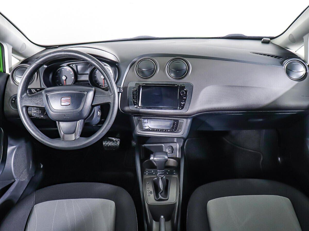 Seat Ibiza 2015, зеленый