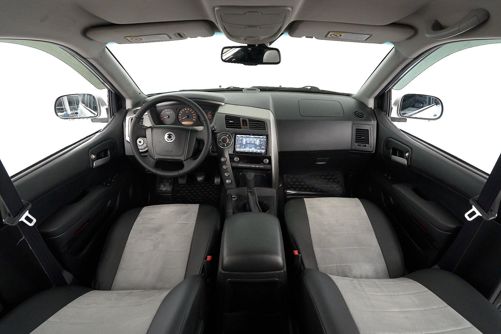 SsangYong Kyron 2012, серебряный