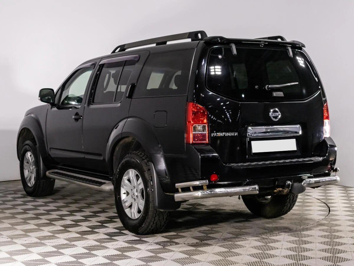 Nissan Pathfinder 2011, черный