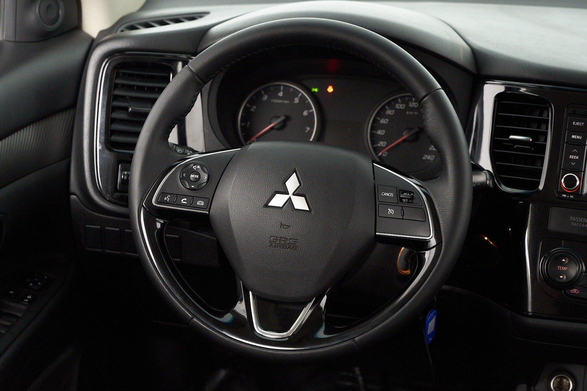 Mitsubishi Outlander 2014, черный