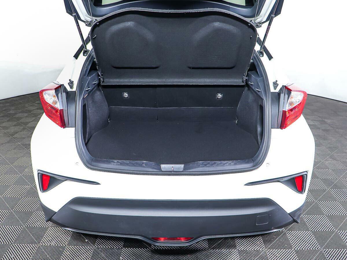 Toyota C-HR 2018, белый