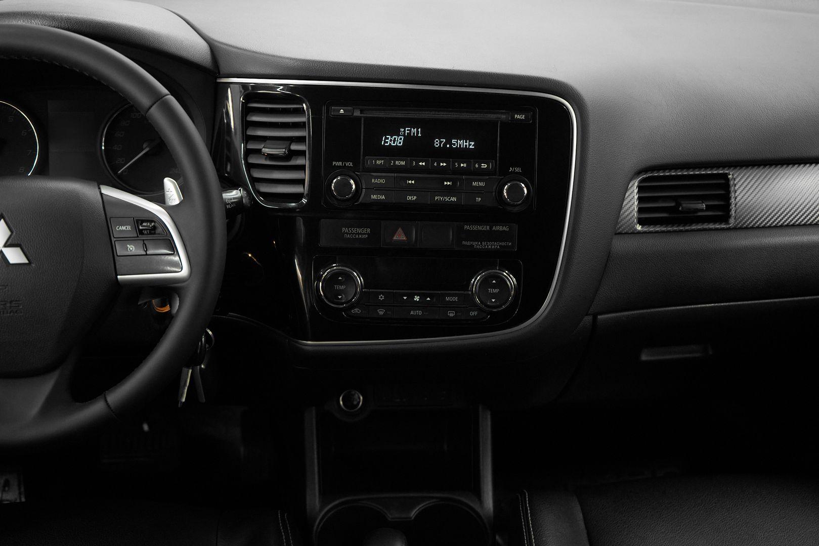Mitsubishi Outlander 2014, черный