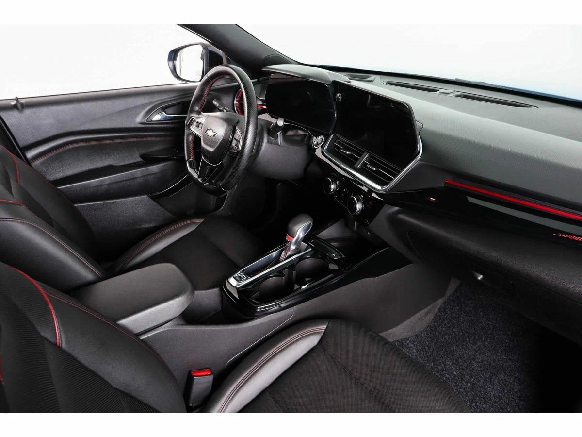 Chevrolet Trax 2023, серебряный