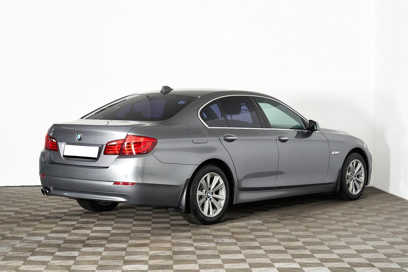 BMW 5 серии 2016, серый
