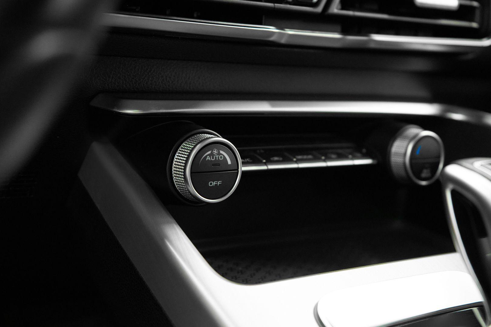 Geely Coolray 2021, серый