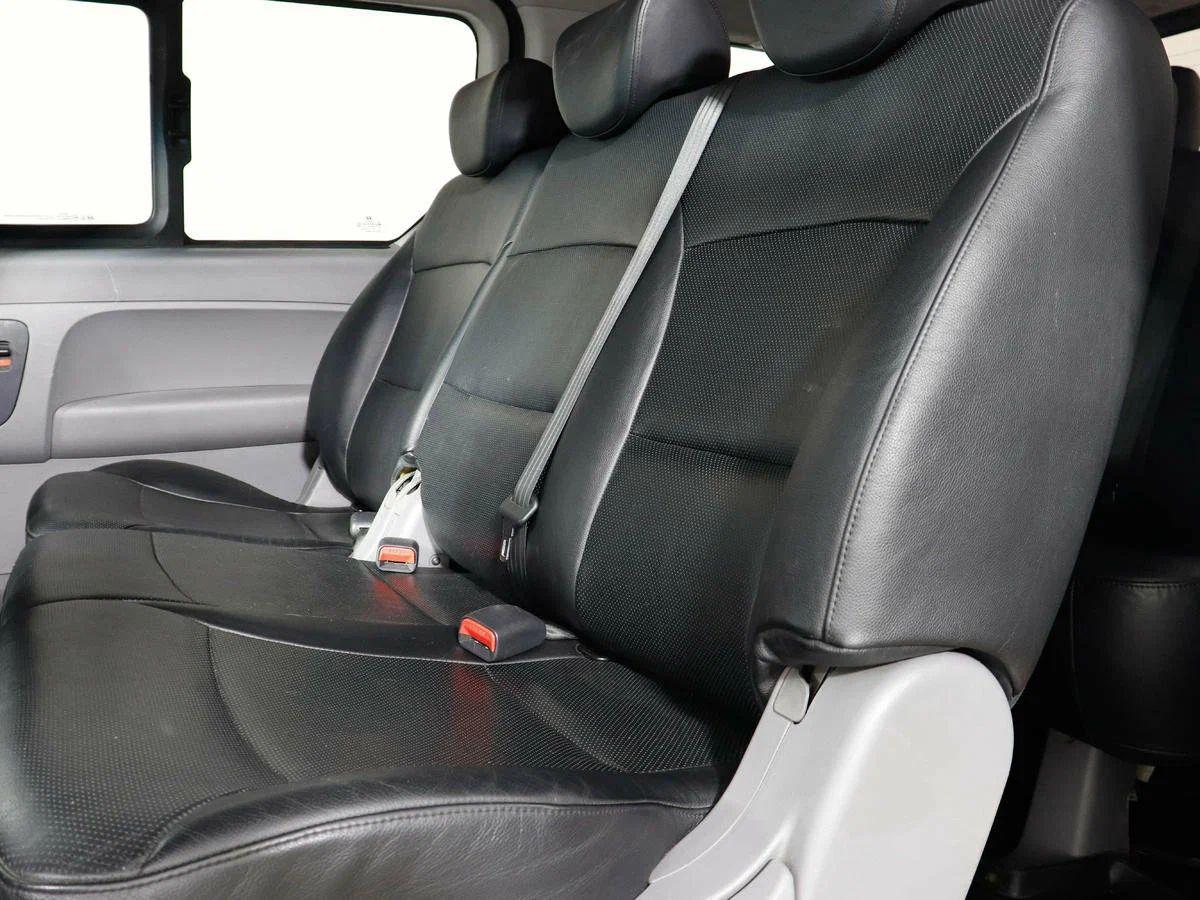 Hyundai H-1 2011, серебряный