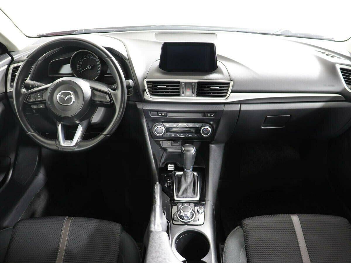 Mazda 3 2018, красный