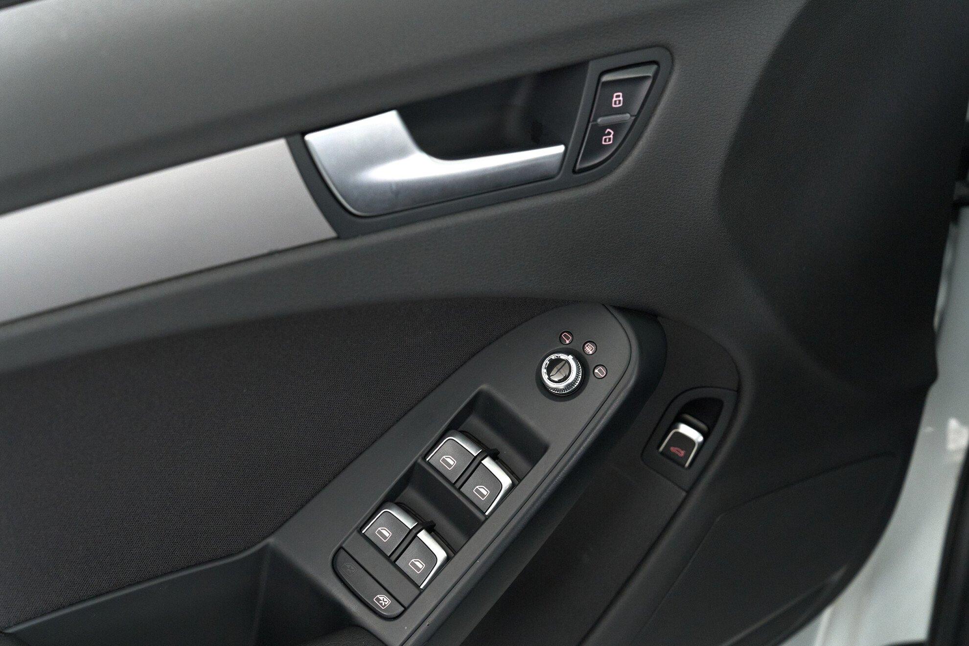 Audi A4 2012, белый
