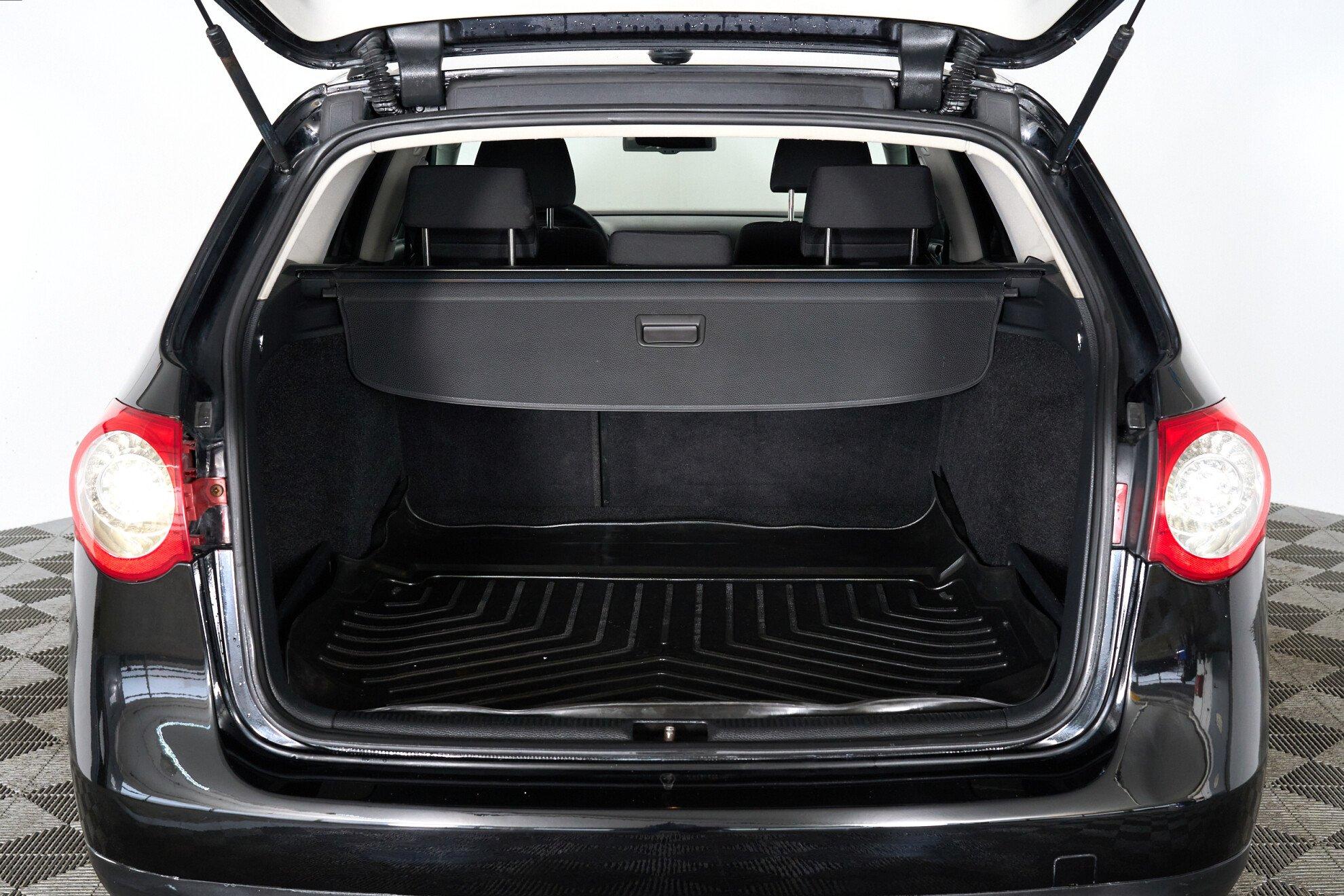Volkswagen Passat 2010, черный