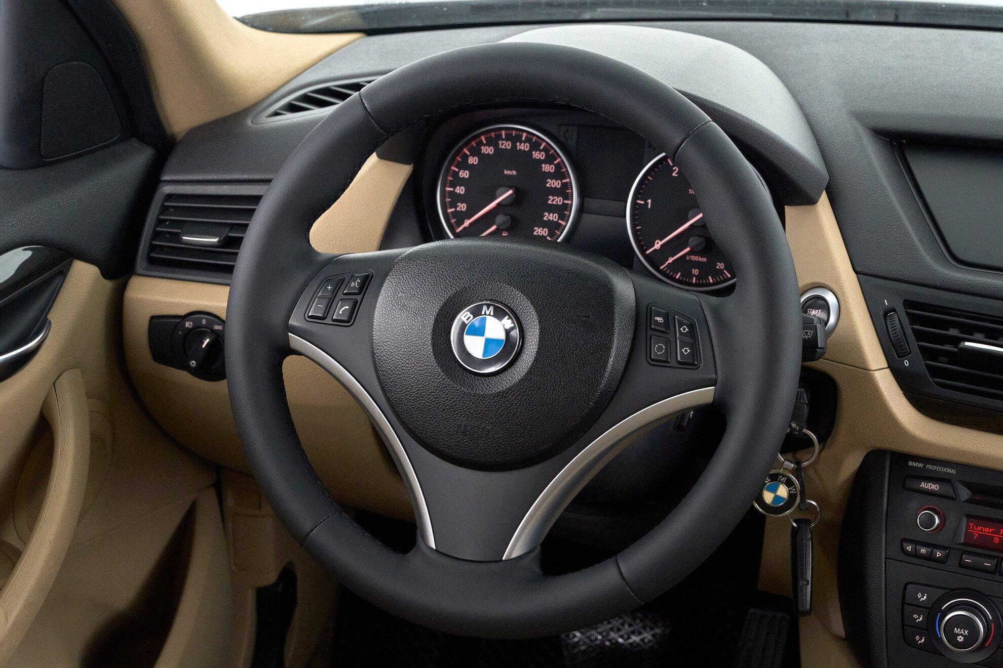 BMW X1 2012, коричневый