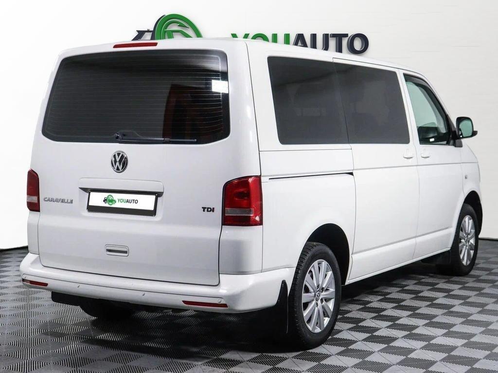 Volkswagen Multivan 2012, белый