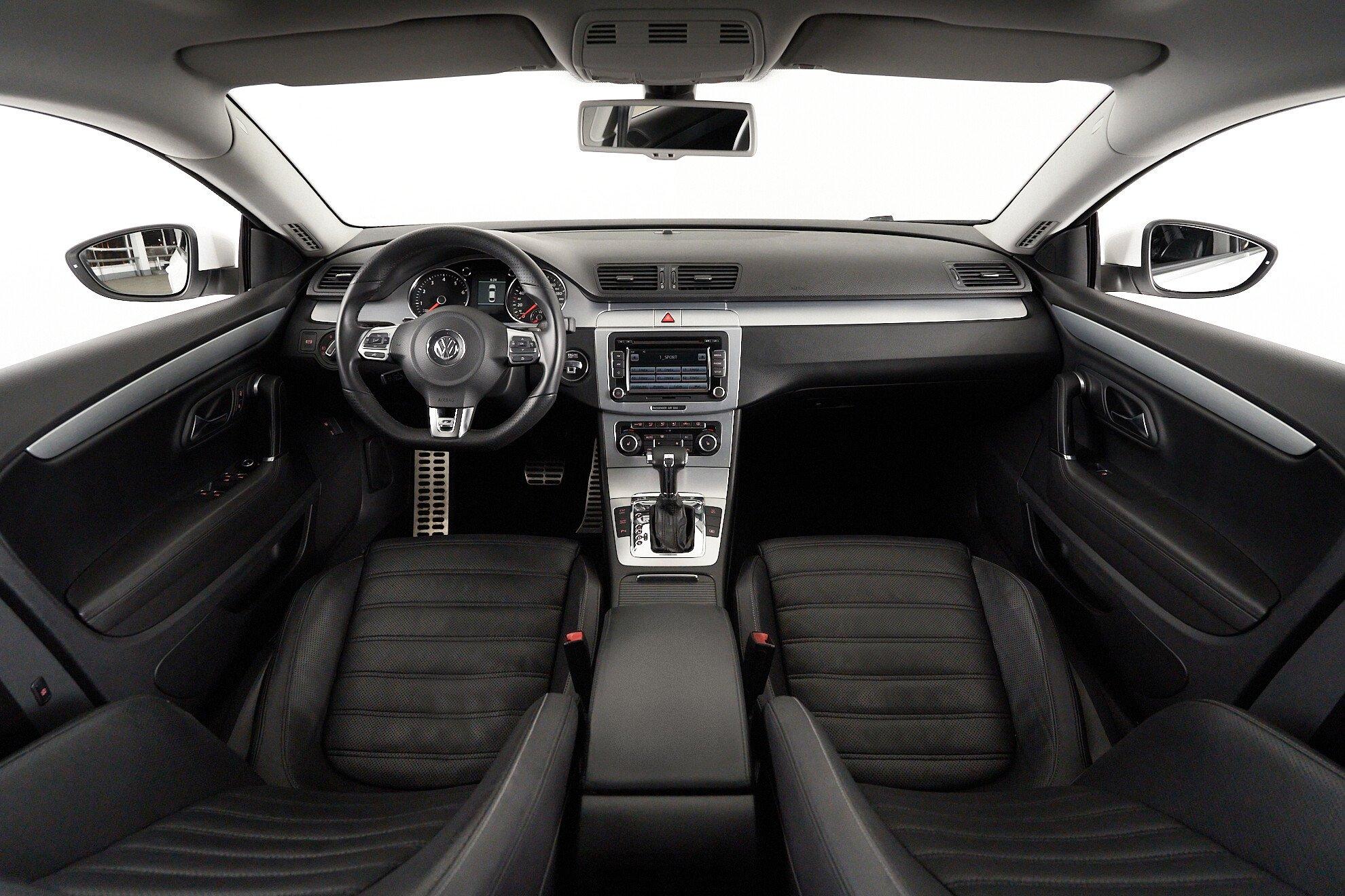 Volkswagen Passat CC 2010, белый