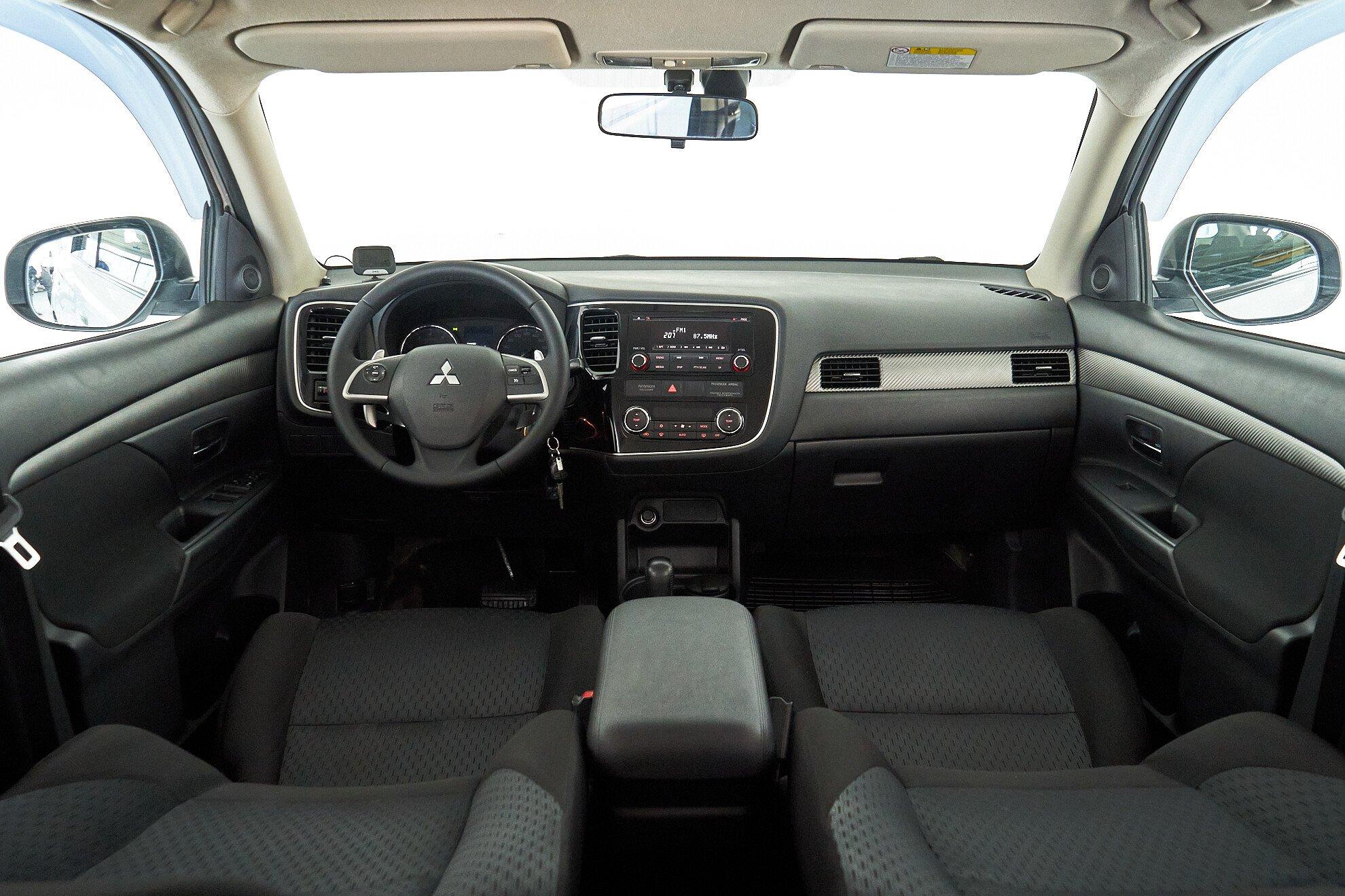 Mitsubishi Outlander 2013, белый