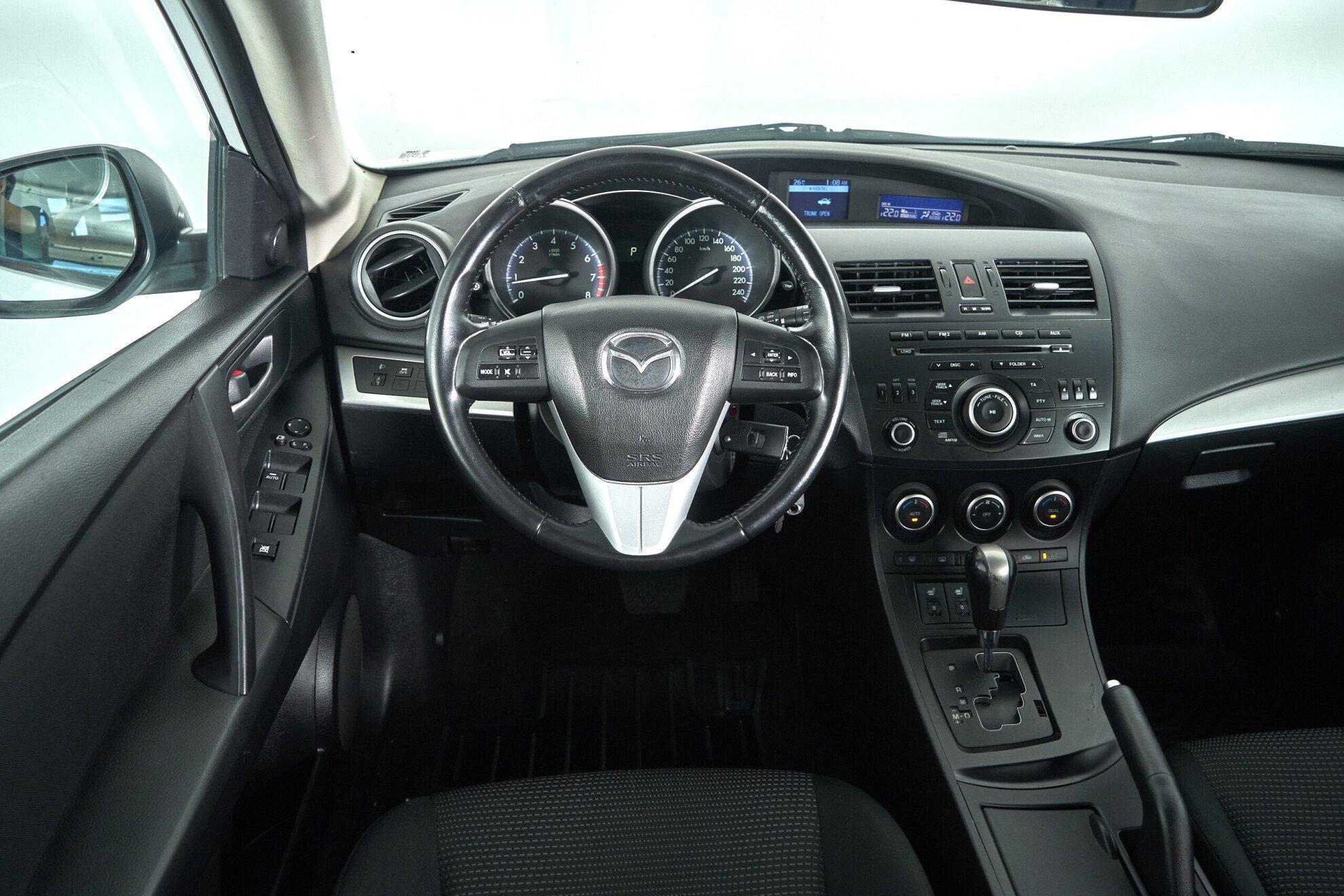 Mazda 3 2013, белый