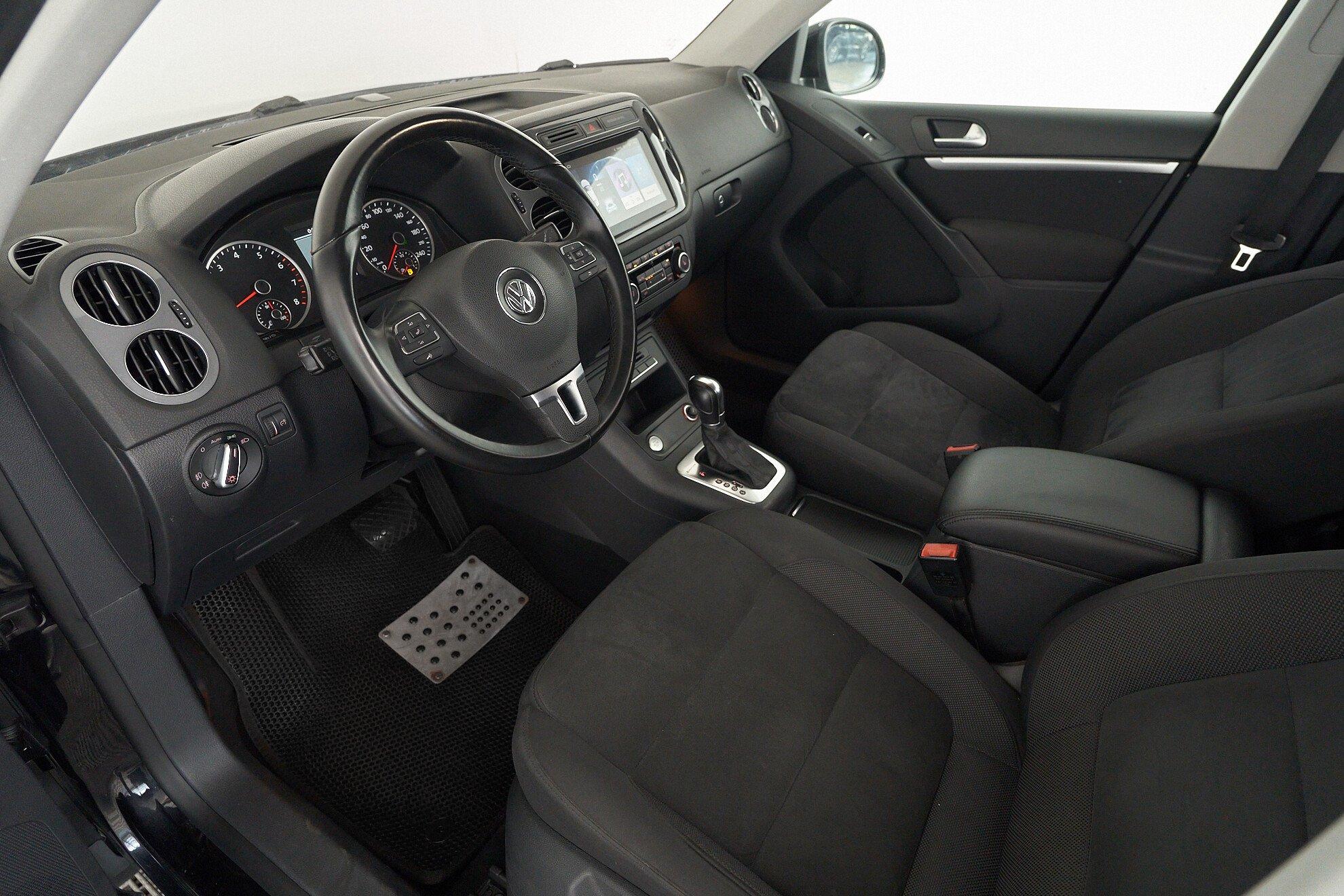 Volkswagen Tiguan 2013, черный