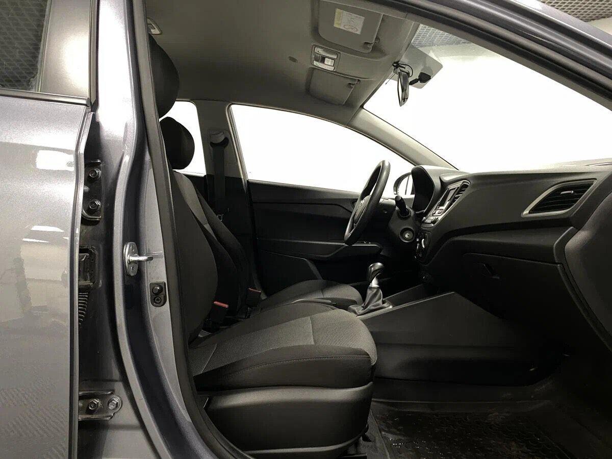 Hyundai Solaris 2020, серый